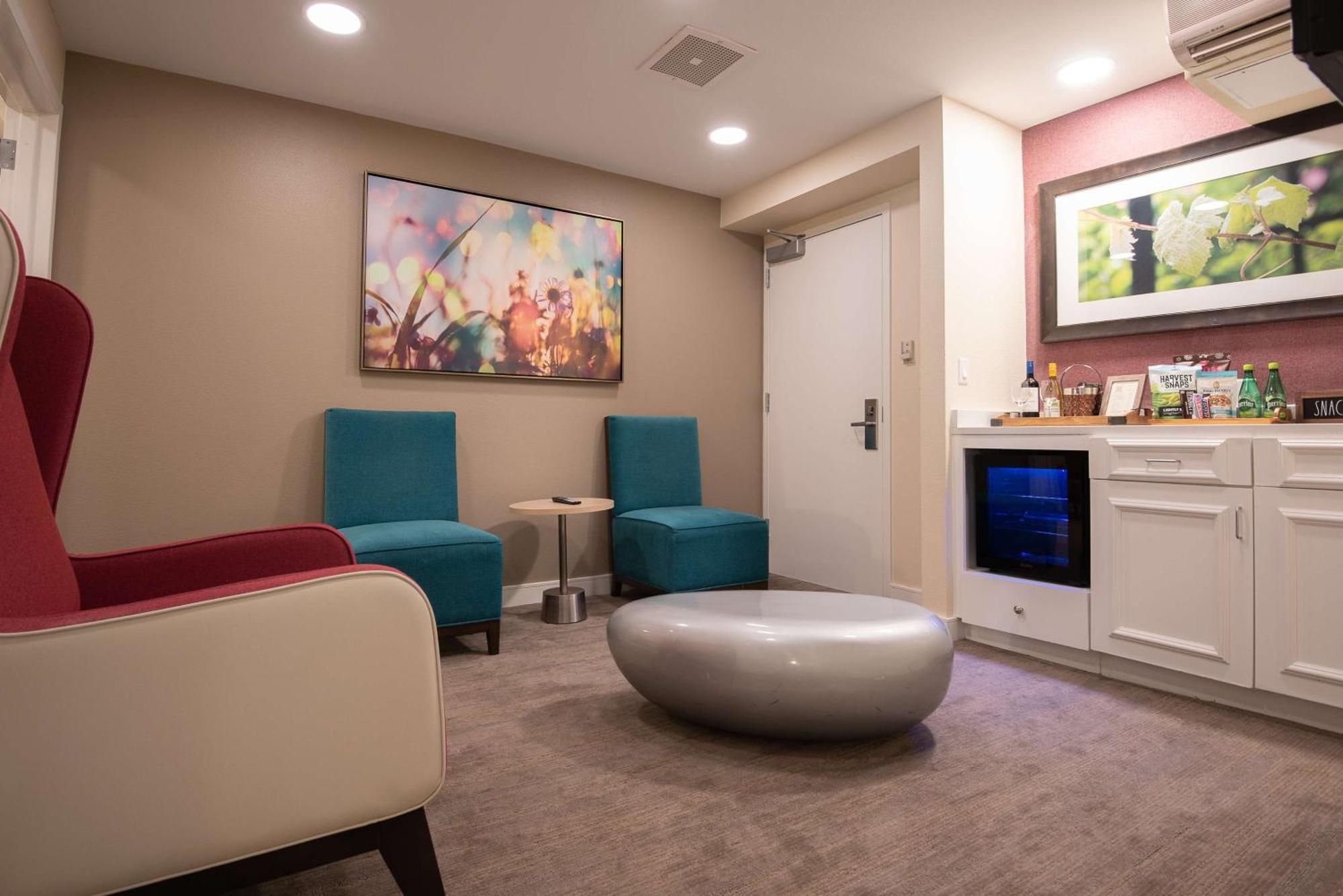 Hilton Garden Inn Calabasas Exterior photo