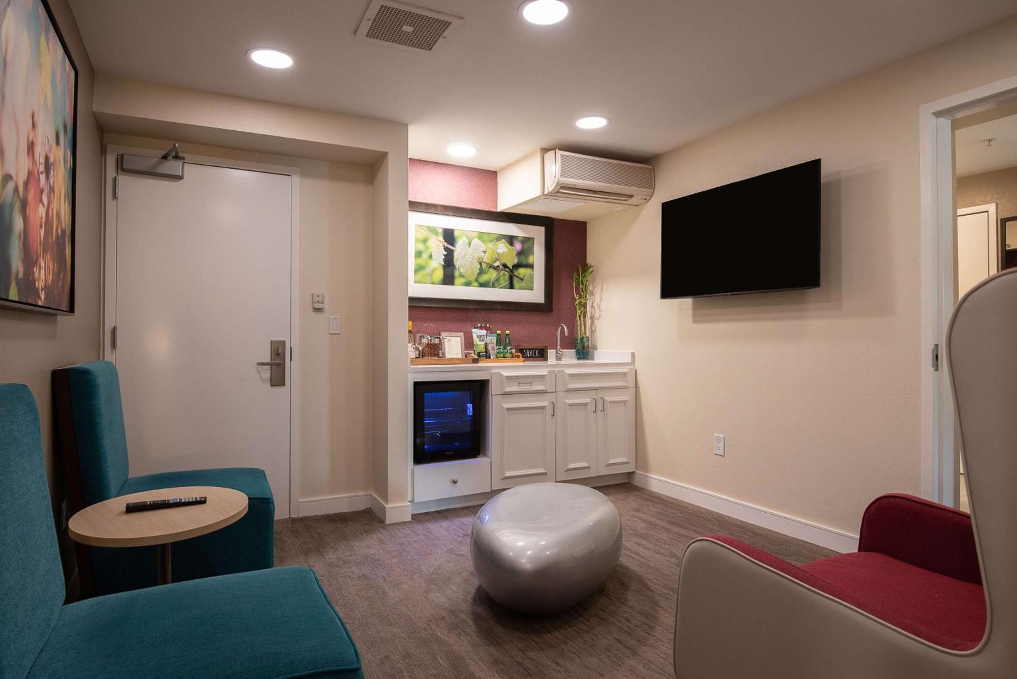 Hilton Garden Inn Calabasas Exterior photo